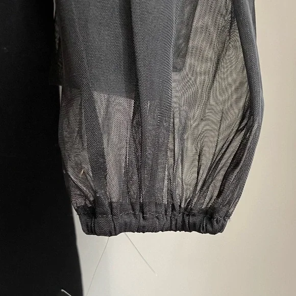 New off the shoulder sheer sleeve fitted black top - Picture 5 of 8